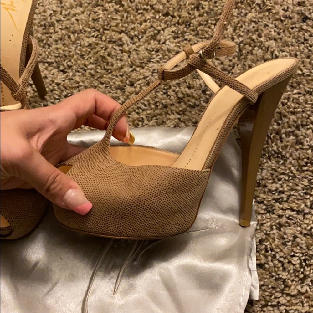 Giuseppe Tan Pumps